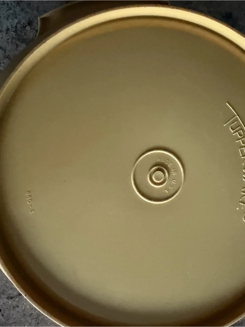 Vintage Tupperware Round Storage Bowl w/ Lid 881-4 880-3, 4qt / 17 C